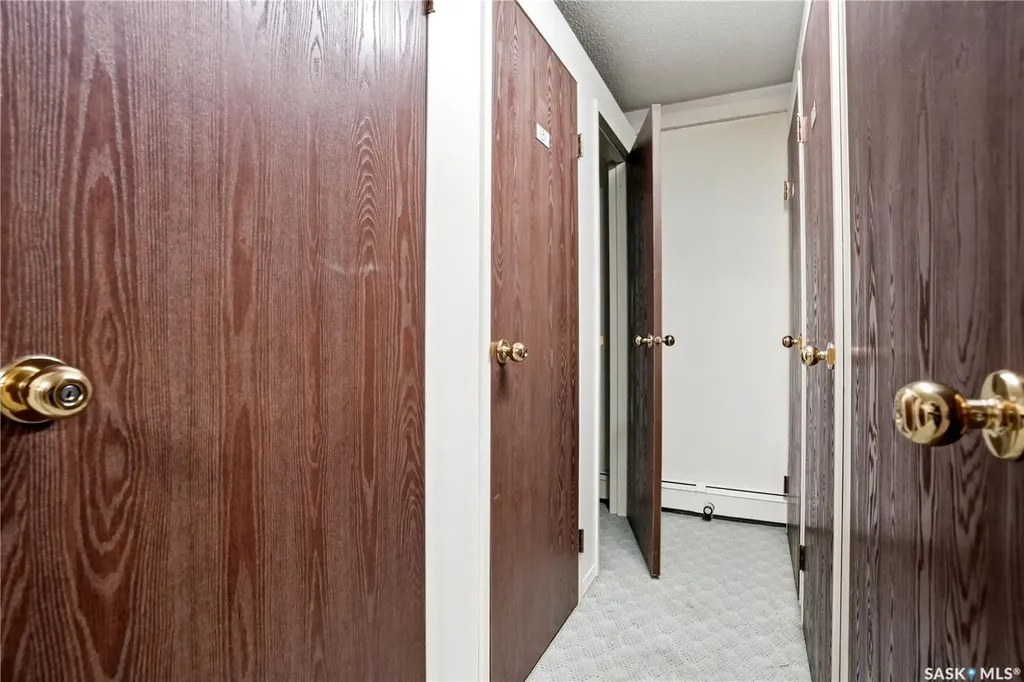960 Assiniboine Avenue E Regina SK S4V 2P8
