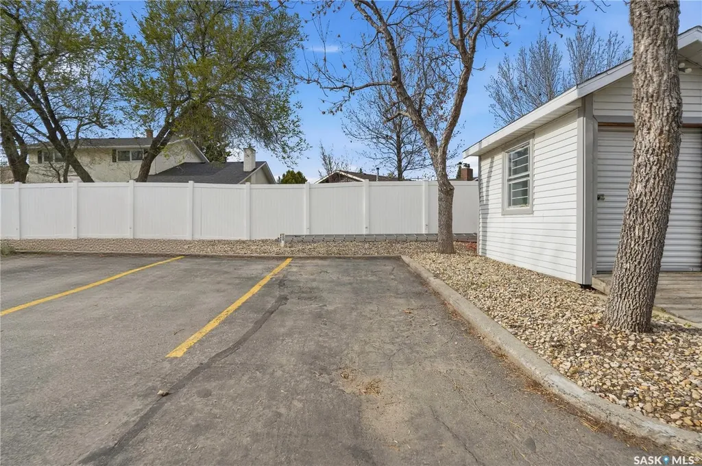 960 Assiniboine Avenue E Regina SK S4V 2P8