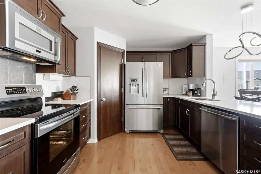 1621 Dakota Drive Regina SK S4Z 0A8