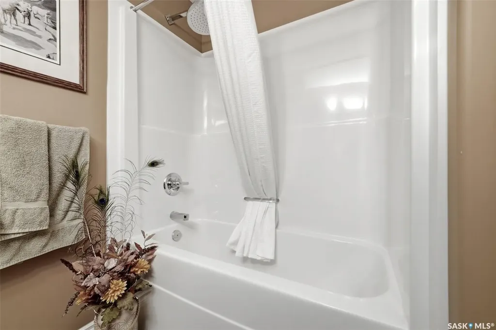 1621 Dakota Drive Regina SK S4Z 0A8