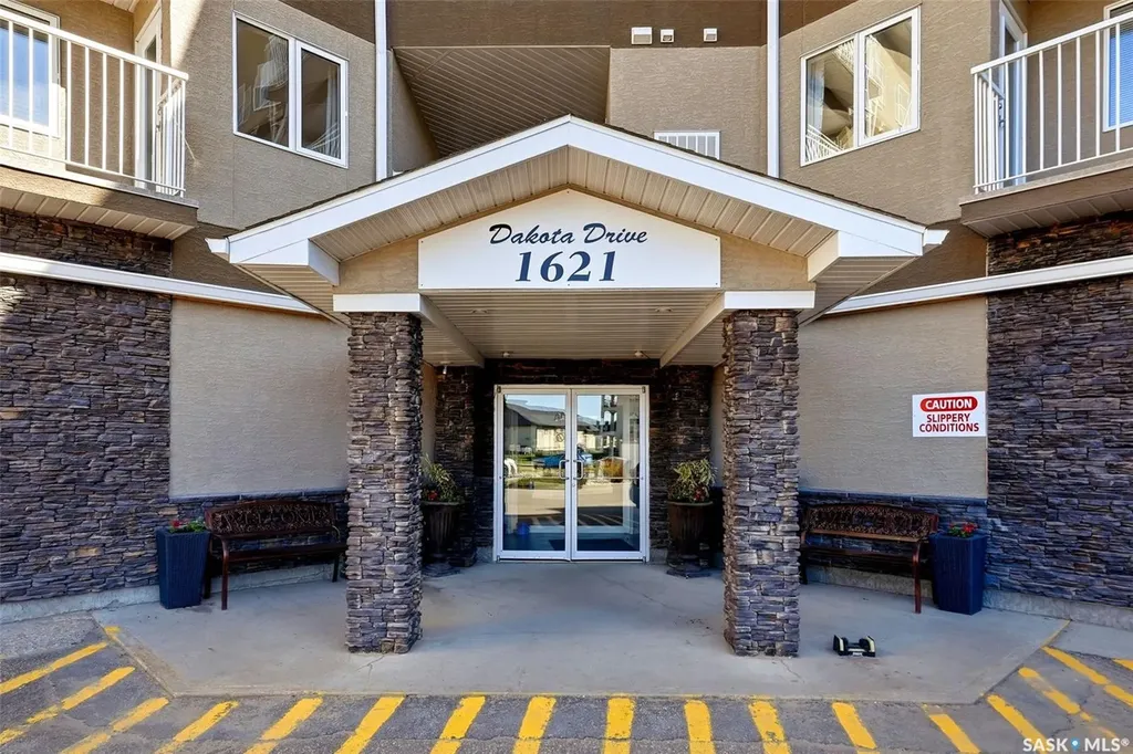 1621 Dakota Drive Regina SK S4Z 0A8