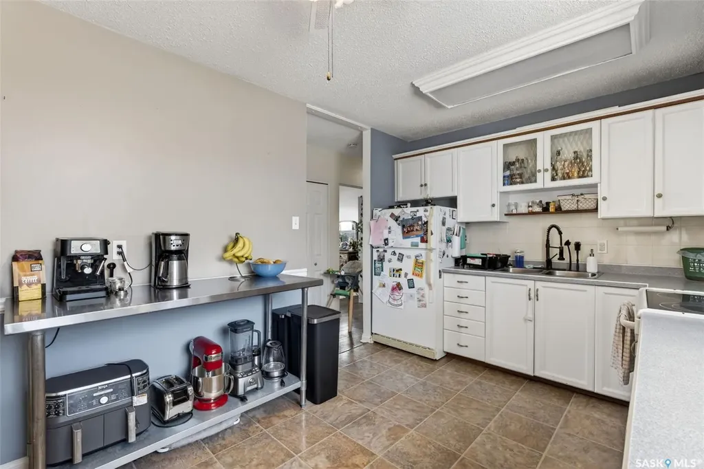 413 Vancouver Avenue N Saskatoon SK S7L 4J8