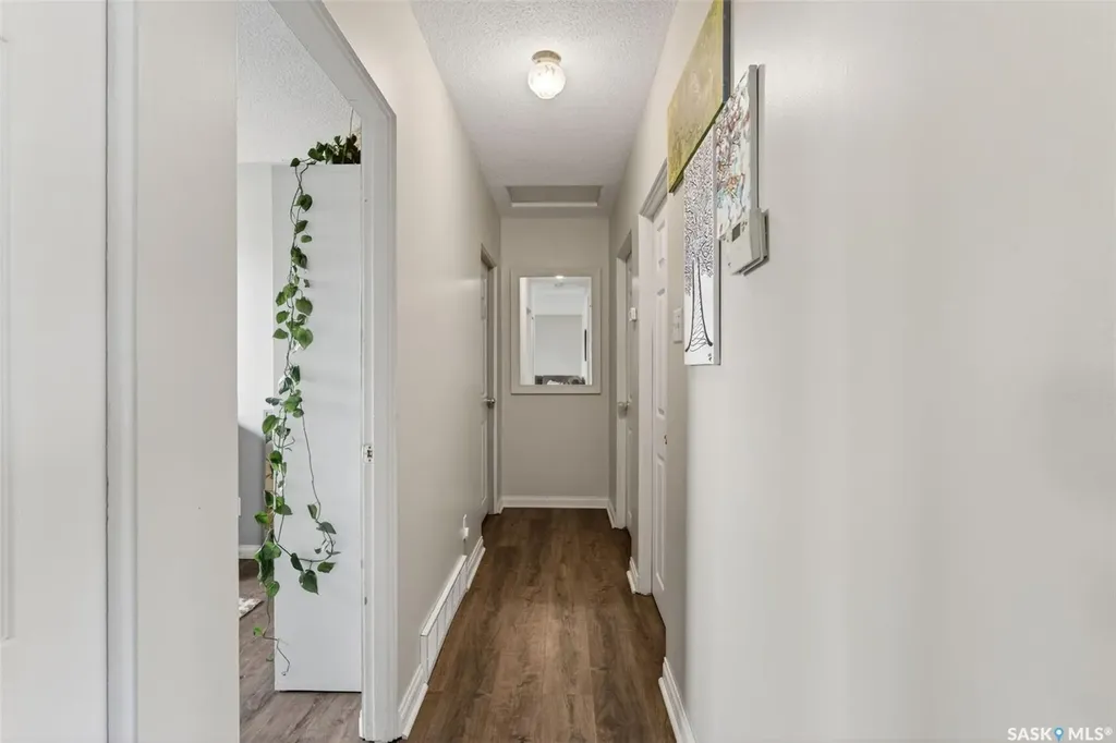413 Vancouver Avenue N Saskatoon SK S7L 4J8
