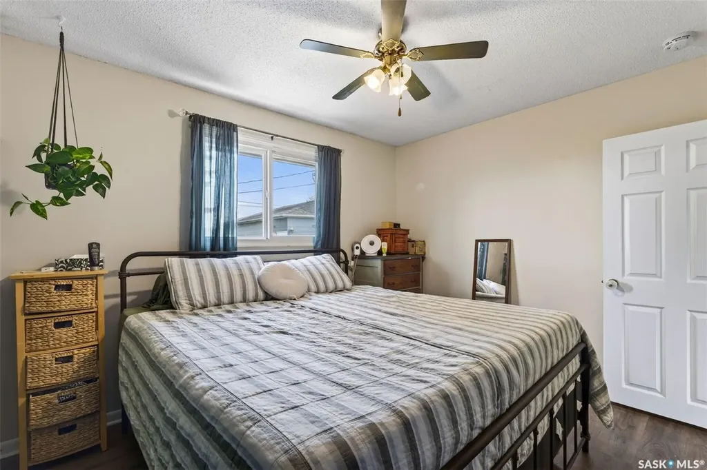 413 Vancouver Avenue N Saskatoon SK S7L 4J8