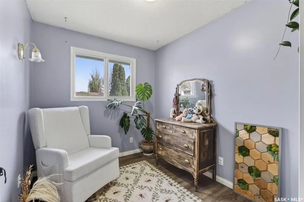 413 Vancouver Avenue N Saskatoon SK S7L 4J8