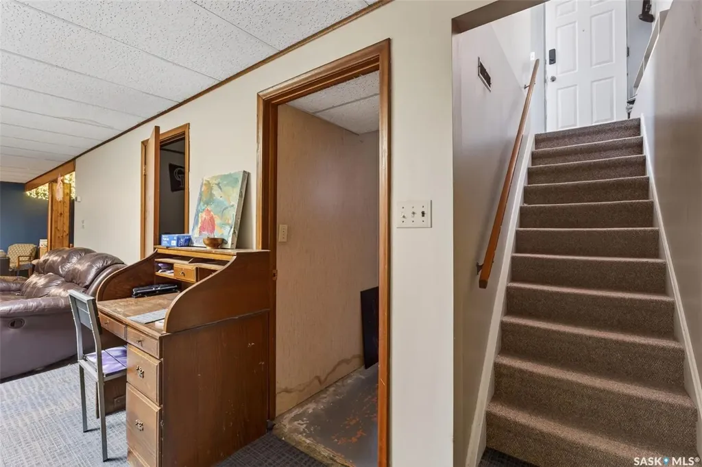 413 Vancouver Avenue N Saskatoon SK S7L 4J8