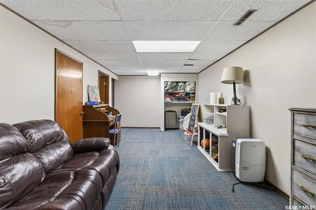 413 Vancouver Avenue N Saskatoon SK S7L 4J8