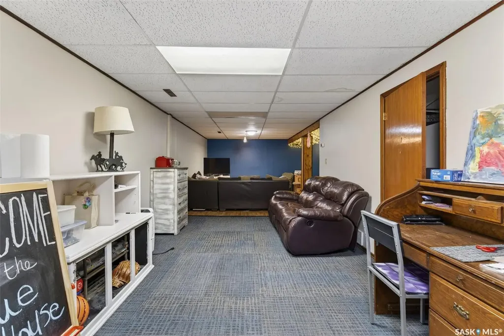 413 Vancouver Avenue N Saskatoon SK S7L 4J8