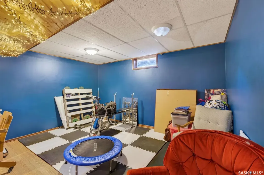413 Vancouver Avenue N Saskatoon SK S7L 4J8