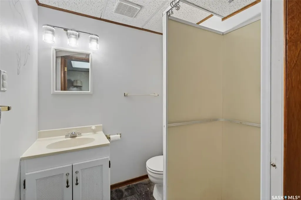 413 Vancouver Avenue N Saskatoon SK S7L 4J8