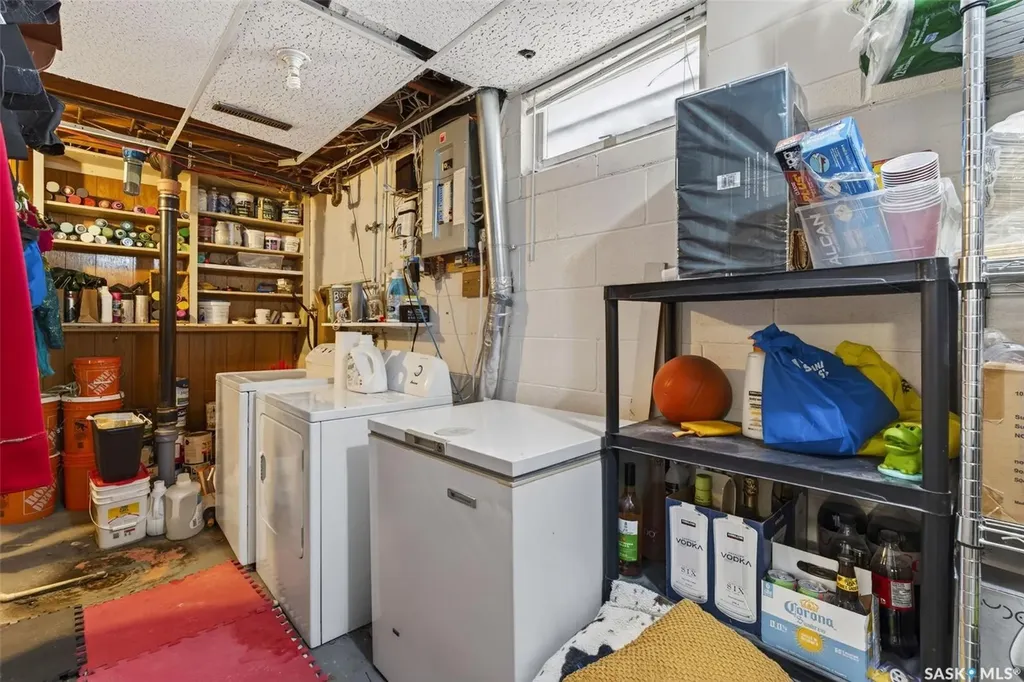 413 Vancouver Avenue N Saskatoon SK S7L 4J8