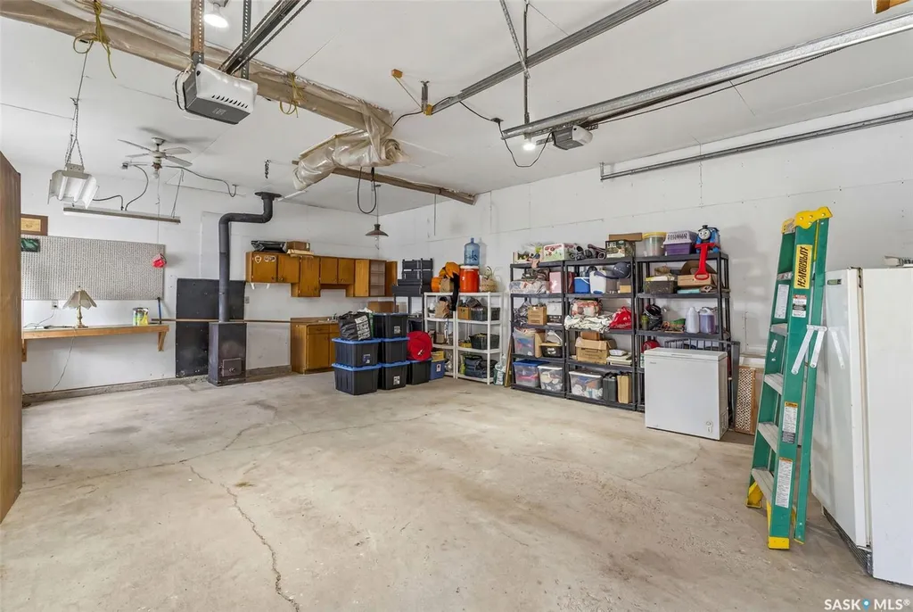 413 Vancouver Avenue N Saskatoon SK S7L 4J8