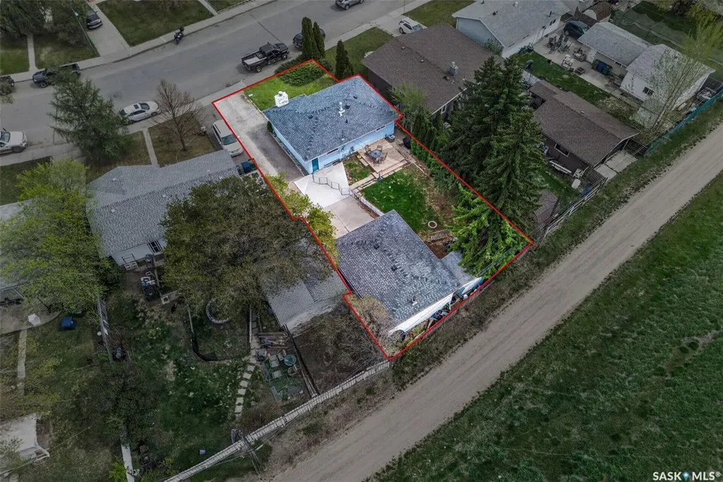 413 Vancouver Avenue N Saskatoon SK S7L 4J8