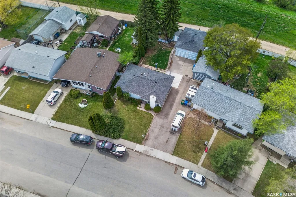 413 Vancouver Avenue N Saskatoon SK S7L 4J8