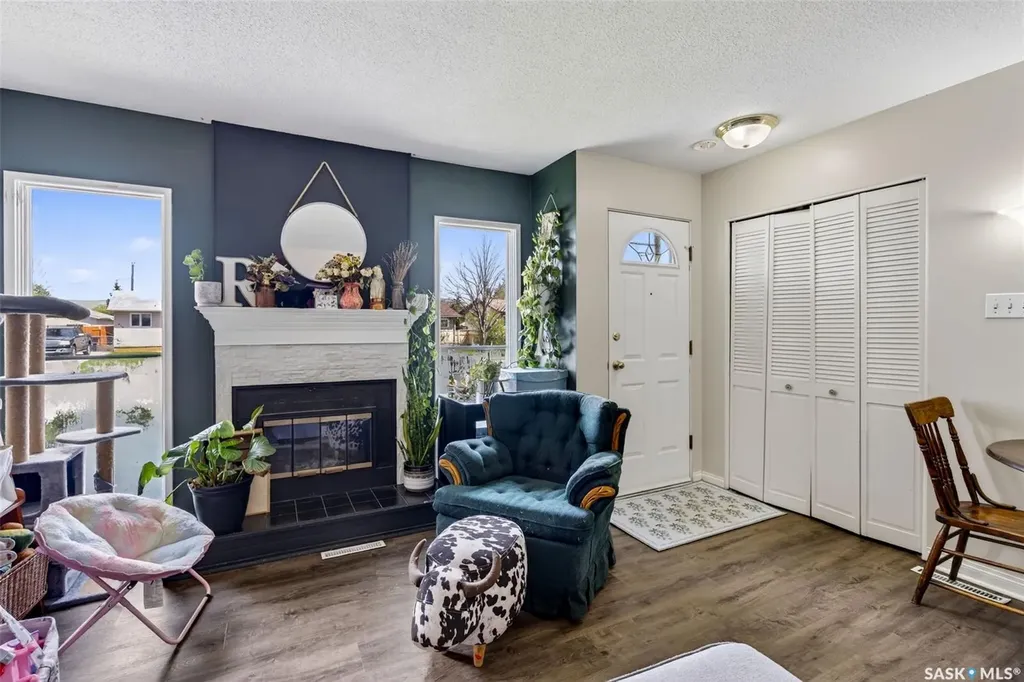 413 Vancouver Avenue N Saskatoon SK S7L 4J8