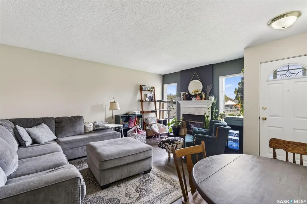 413 Vancouver Avenue N Saskatoon SK S7L 4J8