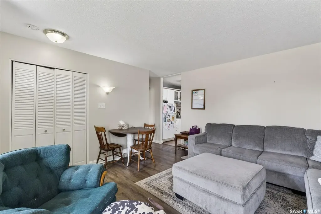413 Vancouver Avenue N Saskatoon SK S7L 4J8