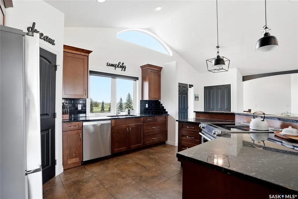 11 Country Road Dundurn Rm No. 314 SK S7C 0A7