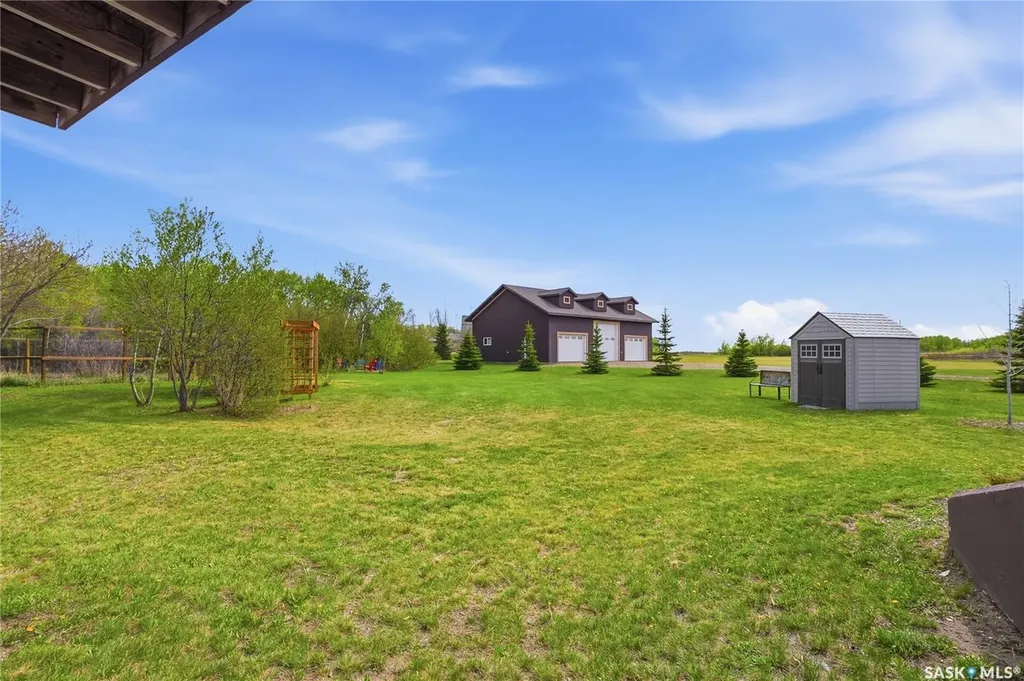 11 Country Road Dundurn Rm No. 314 SK S7C 0A7