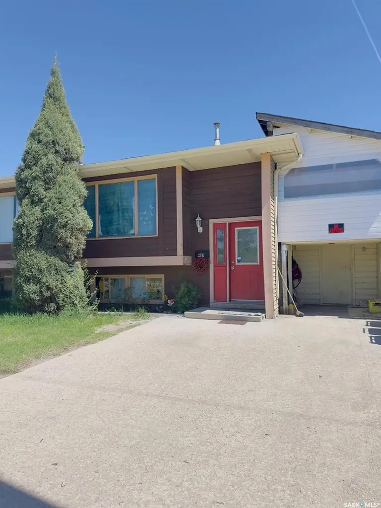 1607 Acadia Drive Saskatoon SK S7H 5K7