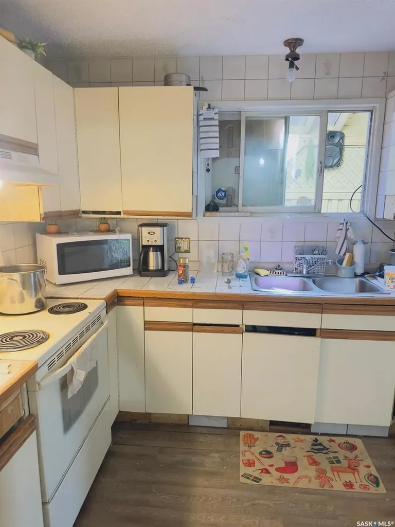 1607 Acadia Drive Saskatoon SK S7H 5K7