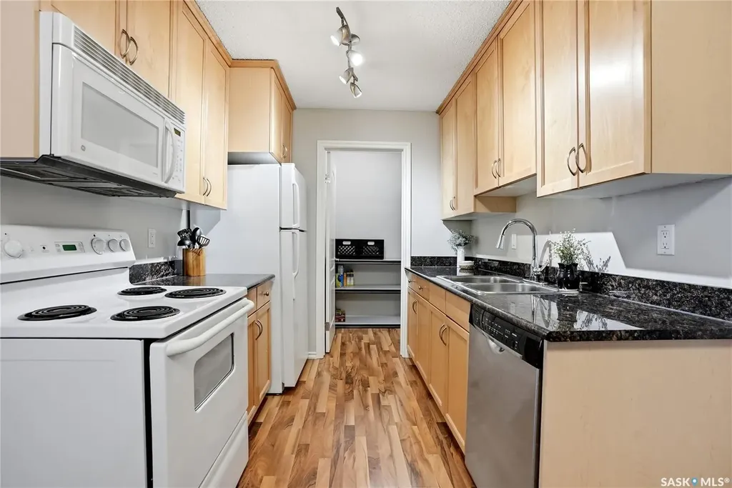 1121 Mckercher Drive Saskatoon SK S7H 5B8