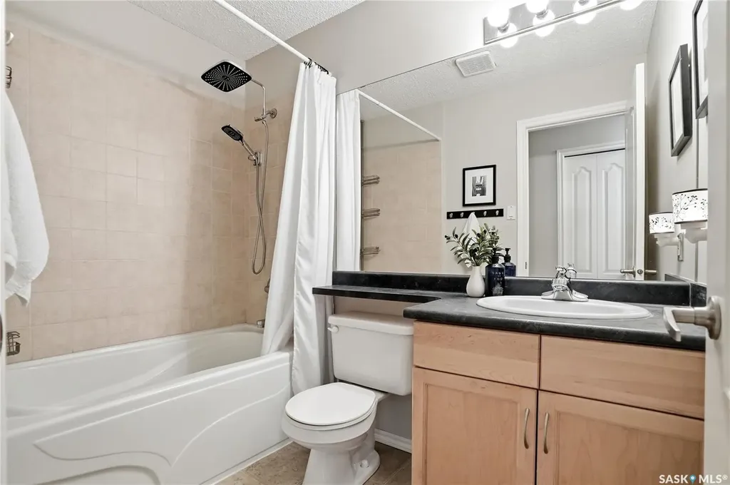 1121 Mckercher Drive Saskatoon SK S7H 5B8
