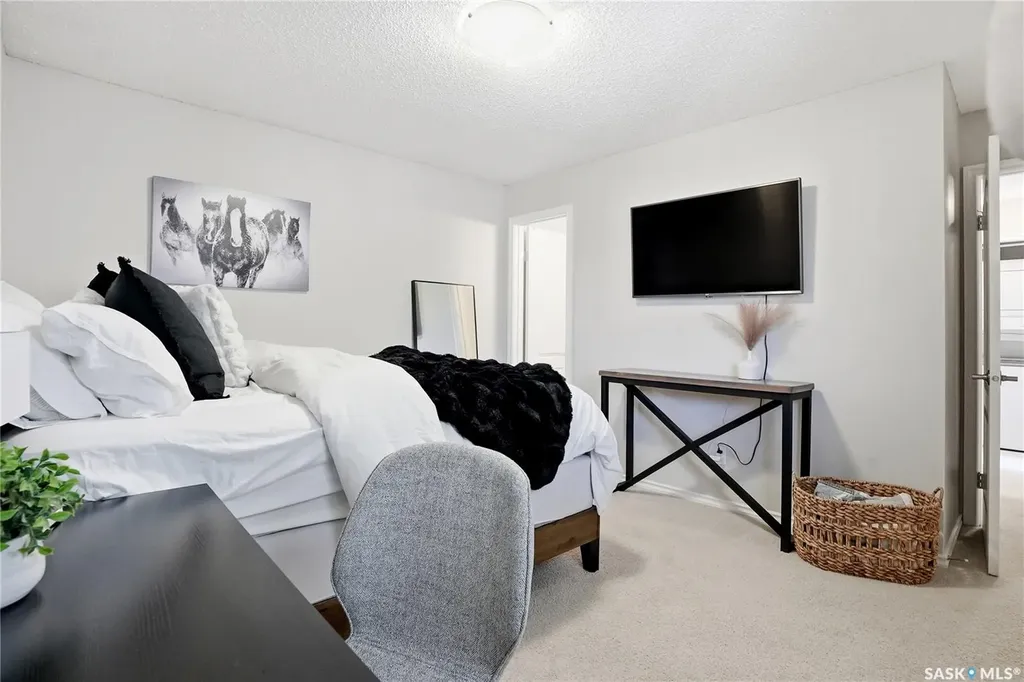 1121 Mckercher Drive Saskatoon SK S7H 5B8