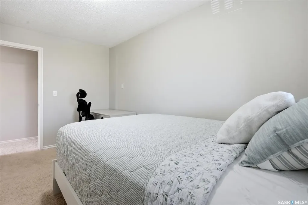 1121 Mckercher Drive Saskatoon SK S7H 5B8