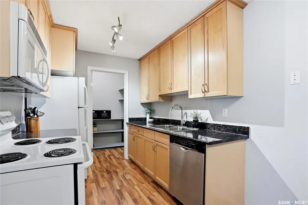 1121 Mckercher Drive Saskatoon SK S7H 5B8