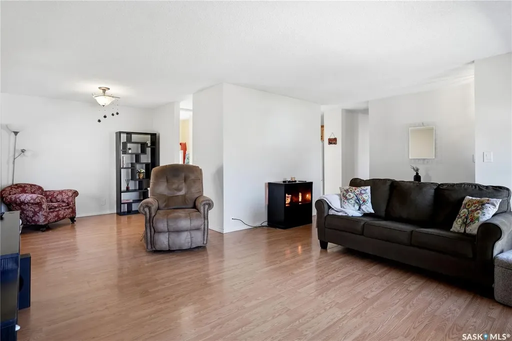 1009 Corman Crescent Moose Jaw SK S6H 6V5