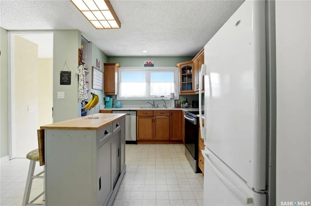 1009 Corman Crescent Moose Jaw SK S6H 6V5