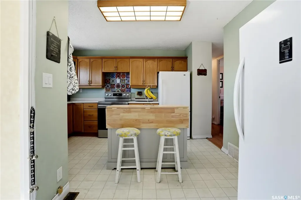 1009 Corman Crescent Moose Jaw SK S6H 6V5