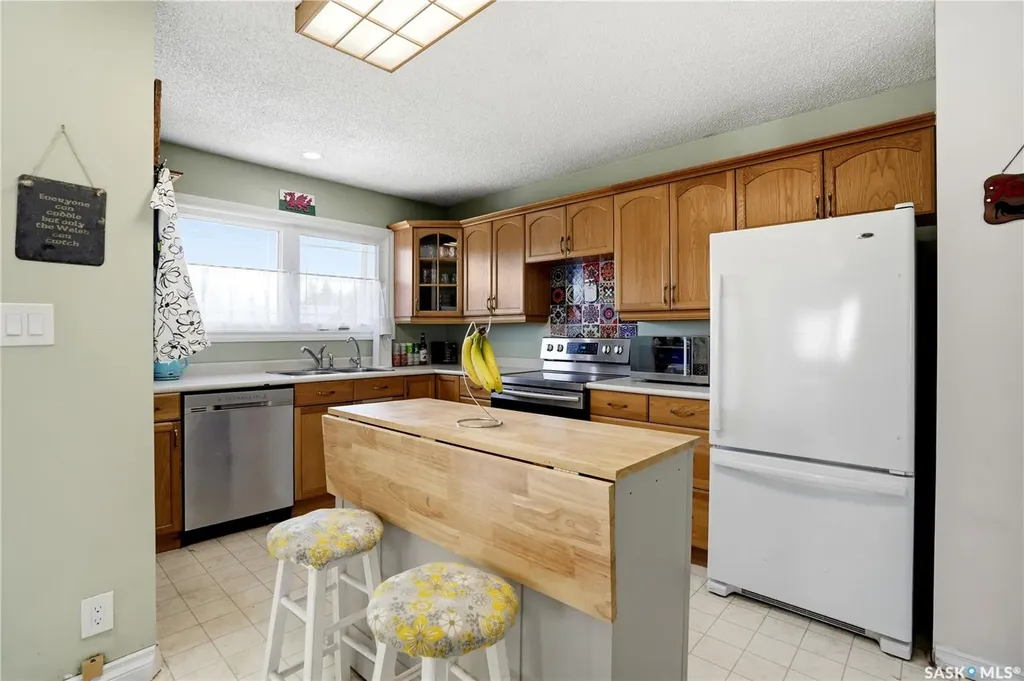1009 Corman Crescent Moose Jaw SK S6H 6V5