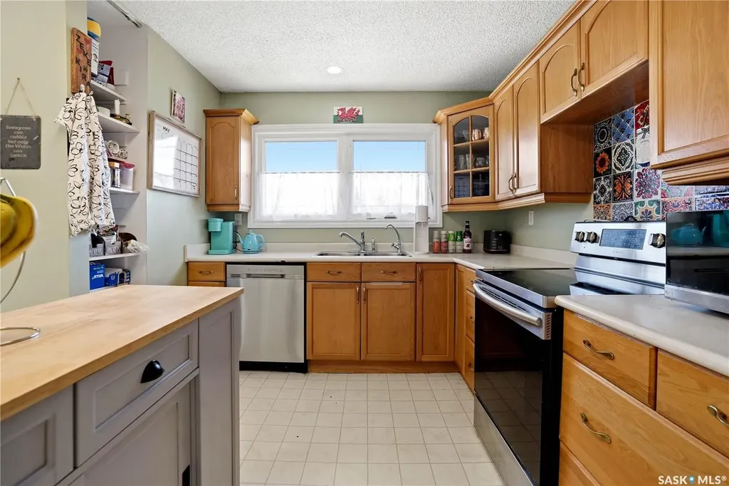 1009 Corman Crescent Moose Jaw SK S6H 6V5