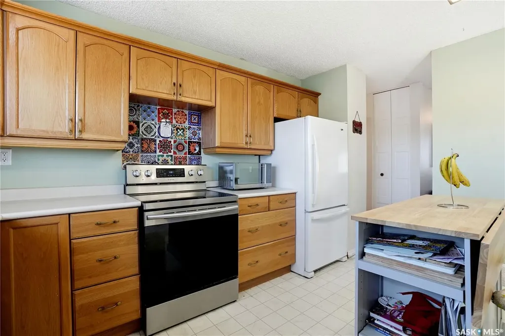 1009 Corman Crescent Moose Jaw SK S6H 6V5