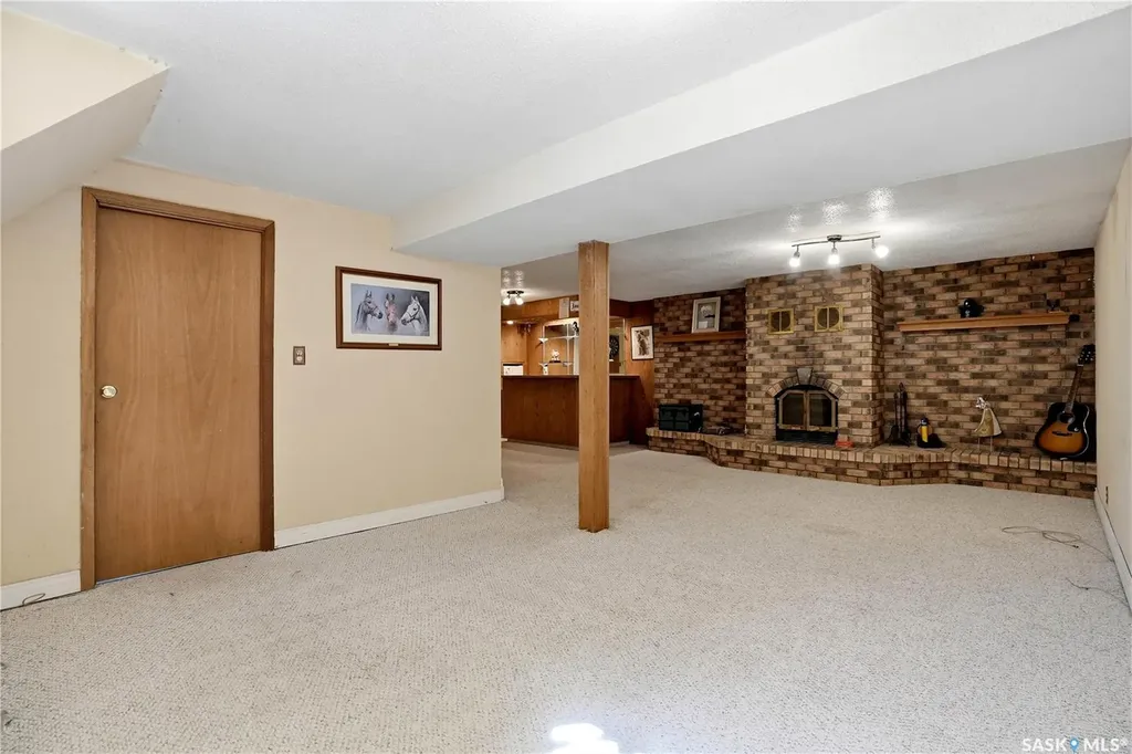 1009 Corman Crescent Moose Jaw SK S6H 6V5
