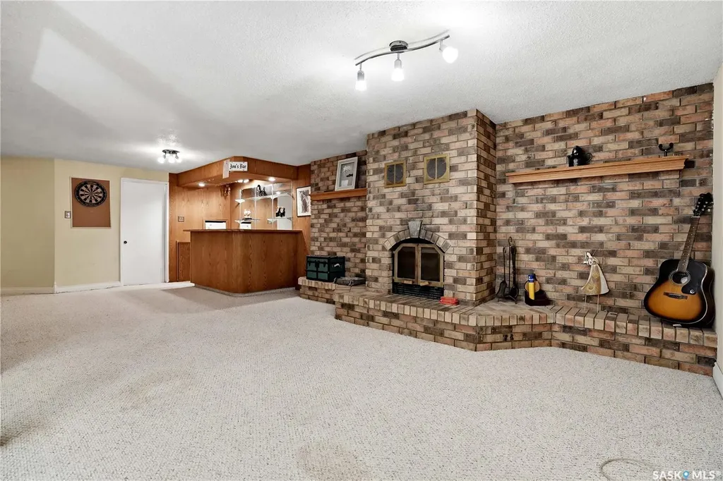 1009 Corman Crescent Moose Jaw SK S6H 6V5