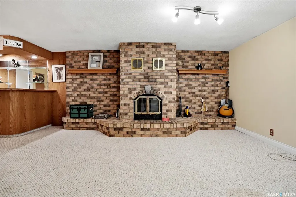 1009 Corman Crescent Moose Jaw SK S6H 6V5