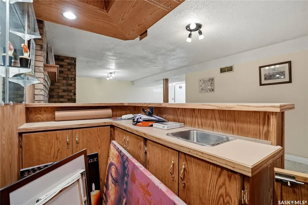 1009 Corman Crescent Moose Jaw SK S6H 6V5