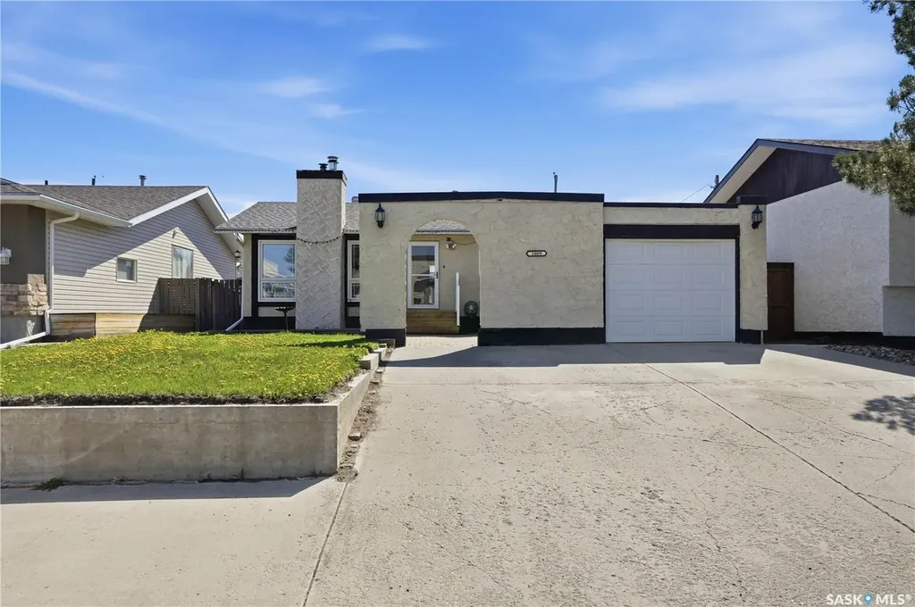 1009 Corman Crescent Moose Jaw SK S6H 6V5