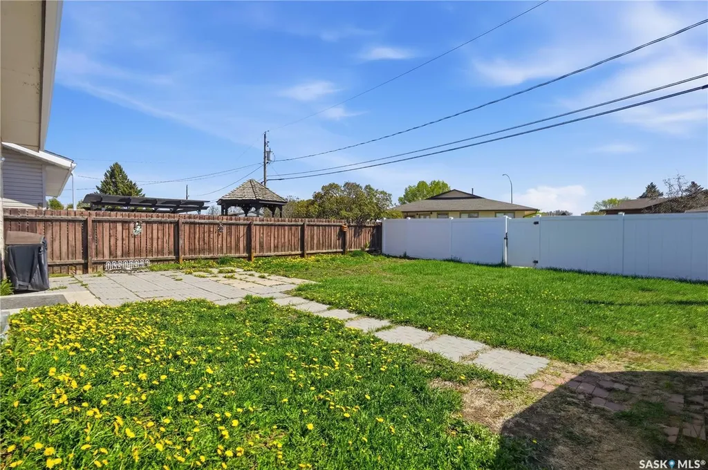 1009 Corman Crescent Moose Jaw SK S6H 6V5