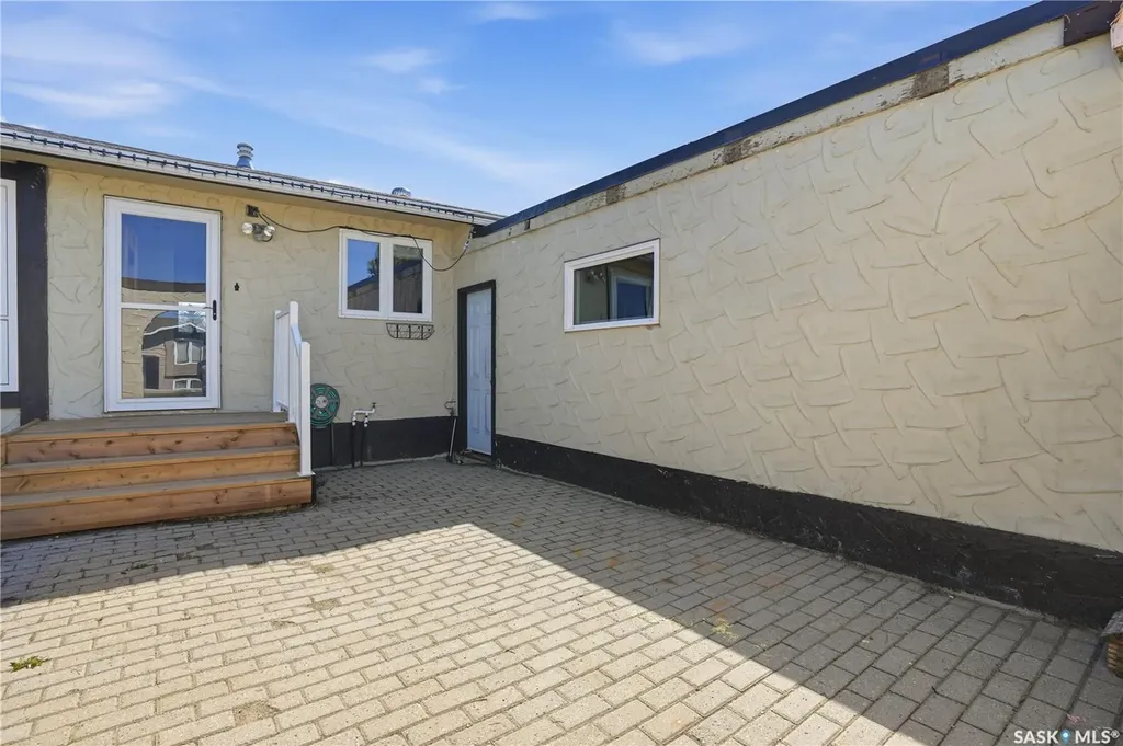 1009 Corman Crescent Moose Jaw SK S6H 6V5