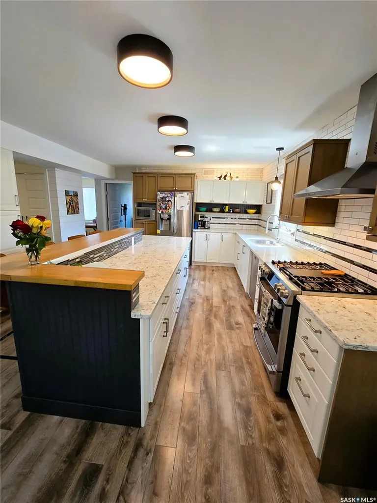 528 Dieppe Drive Weyburn SK S4H 2Y2