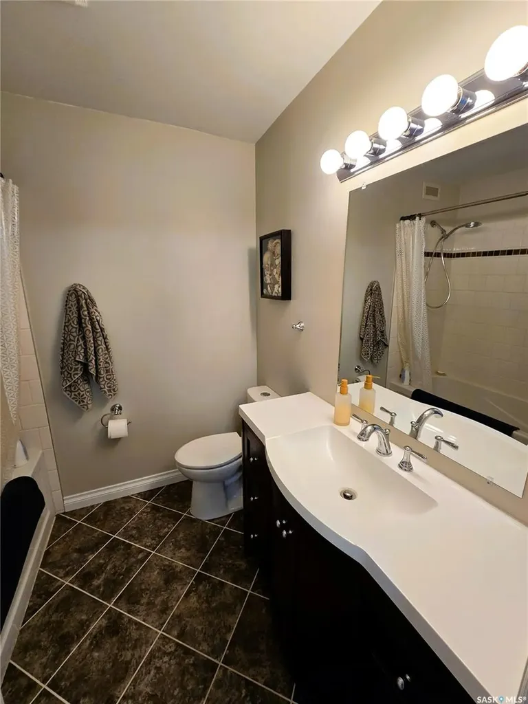 528 Dieppe Drive Weyburn SK S4H 2Y2