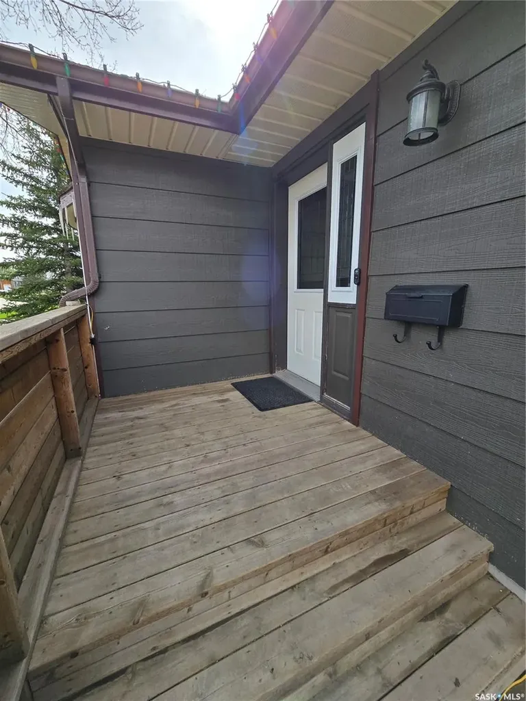 528 Dieppe Drive Weyburn SK S4H 2Y2