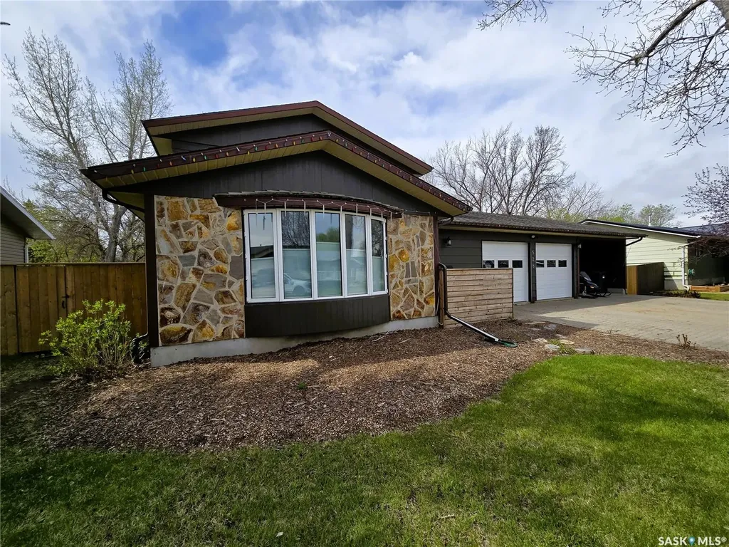 528 Dieppe Drive Weyburn SK S4H 2Y2