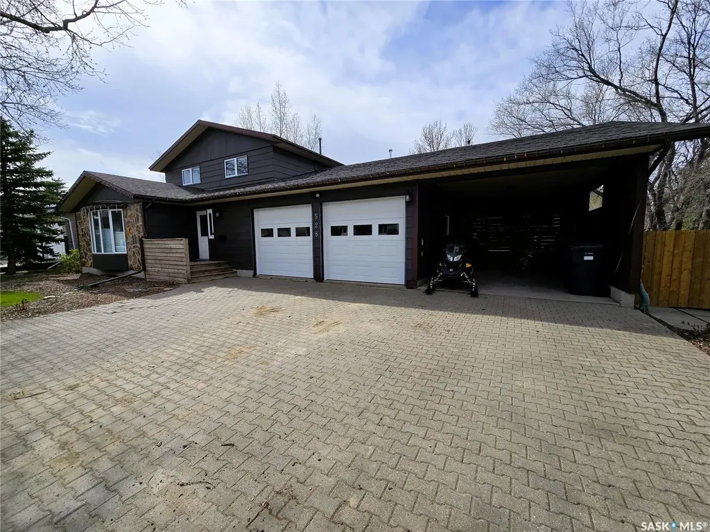 528 Dieppe Drive Weyburn SK S4H 2Y2