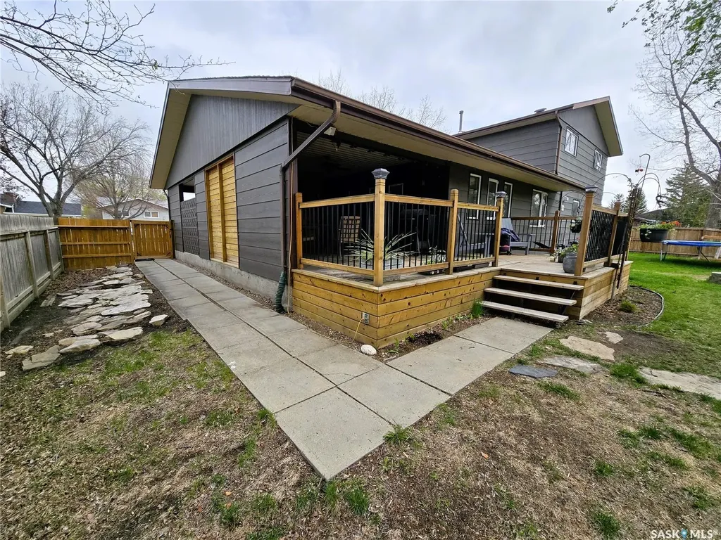 528 Dieppe Drive Weyburn SK S4H 2Y2