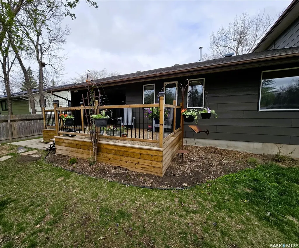 528 Dieppe Drive Weyburn SK S4H 2Y2